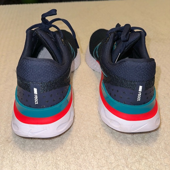 Nike React Infinity Run Flyknit 3 - Picture 2 of 4